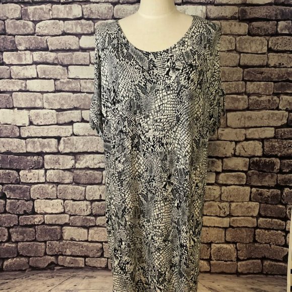 Calvin Klein Dresses & Skirts - Calvin Klein NWT Black & White Dress Size 2X